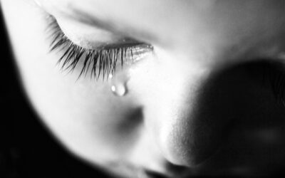 ¿ESTAS ATADO EMOCIONALMENTE A UN PASADO NEGATIVO?